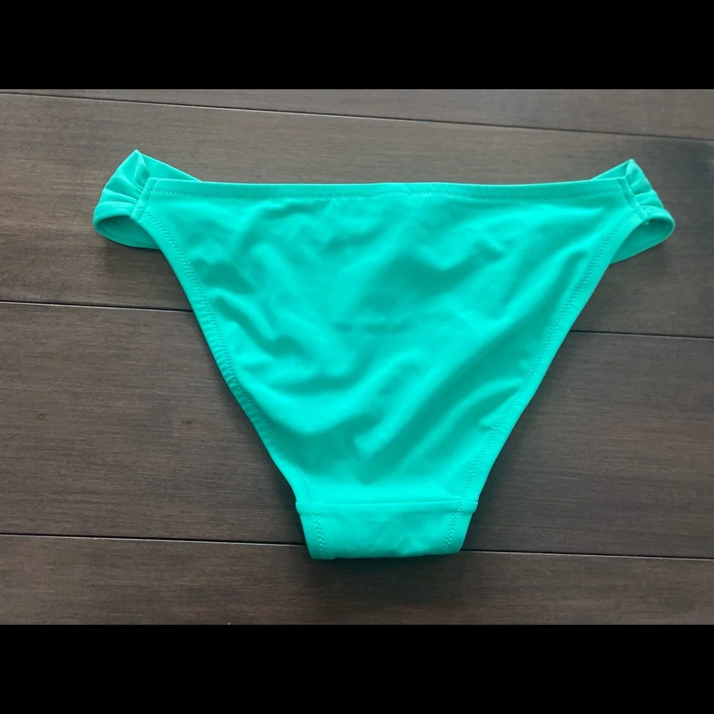 🌞 Sale 3 for $15 
 Sale Victoria’s Secret bikini/ woman’s size S/ new no tags - Picture 3 of 4